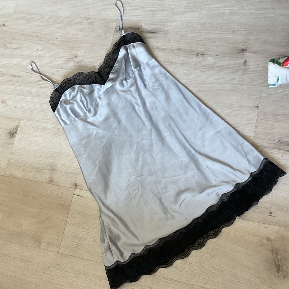 Victoria's Secret Black Lace Trim Gray Chemise w adjustable straps size medium
